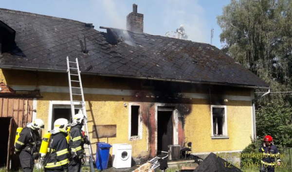 Na Domažlicku žena zapálila dům, chtěla v něm uhořet