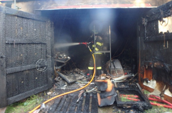 Požár garáže na Trutnovsku způsobil škodu asi 250 tisíc korun