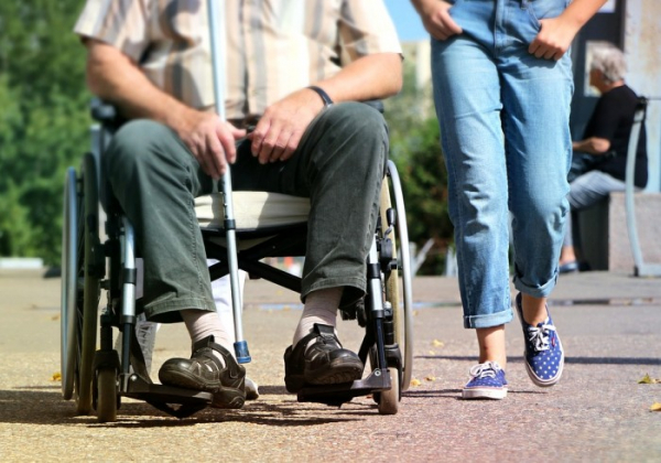 Lidem se zdravotním postižením nejvíc chybí peníze a dostupná zdravotní péče