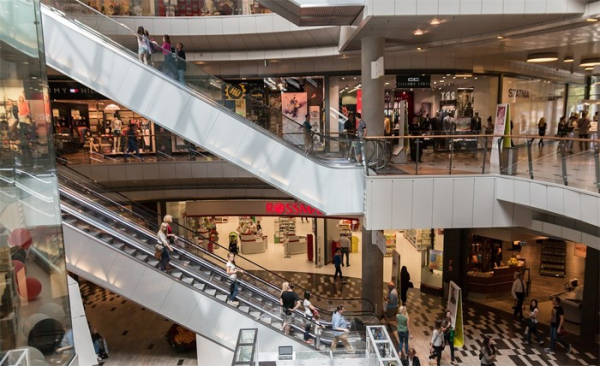 Češi stále rádi nakupují v obchodních centrech, i přes rostoucí oblibu  e-shopů