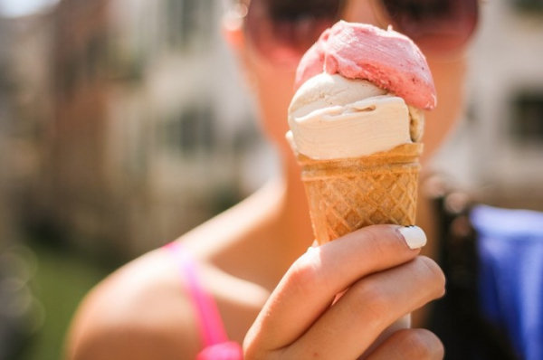 Potravinová inspekce zjistila bakteriální kontaminaci až u 40% ledů do nápojů a zmrzlin