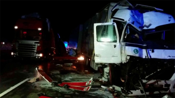Nehoda dvou kamionů zastavila provoz na dálnici D1
