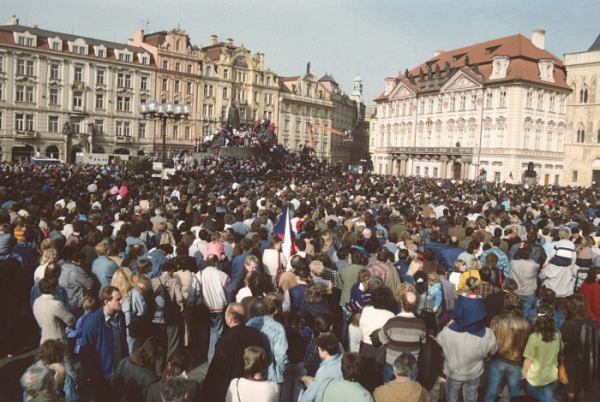 Byli jsme při tom. Česká televize připravila unikátní výstavu fotografií a knihu k výročí roku 1989