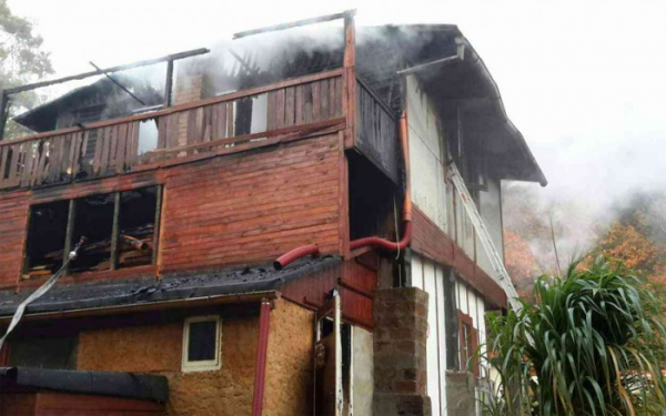 Plameny poškodily chatu v Heřmanově Městci