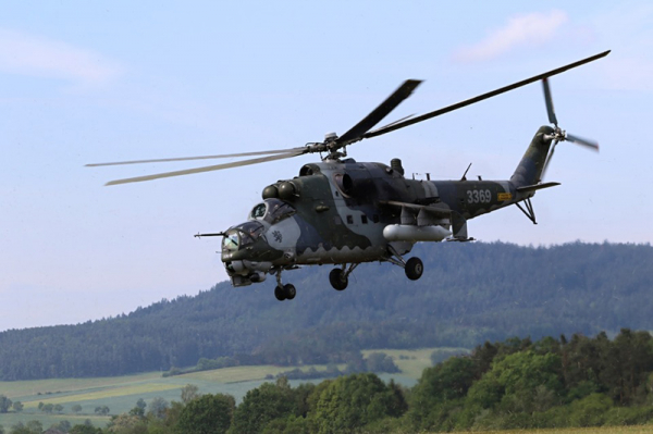 Vláda koupí pro armádu od USA 12 vrtulníků za 14,6 miliardy