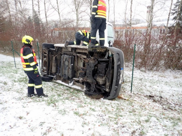 Série sobotních dopravních nehod zaměstnala hasiče v celém Zlínském kraji