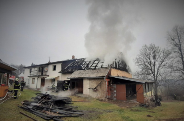 Požár stodoly v obci Křemenice napáchal milionovou škodu