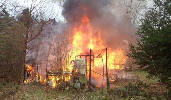 V místní části Kudlov ve Zlíně shořela dřevěná chata