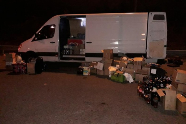 Pražští celníci zadrželi moldavskou dodávku plnou alkoholu
