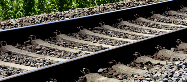 V Hodousicích u Nýrska došlo ke srážce vlaku s mužem, ten na místě zemřel