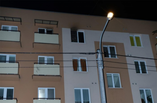 Při požáru bytu v Příboře evakuovali hasiči devět osob a jednoho zraněného