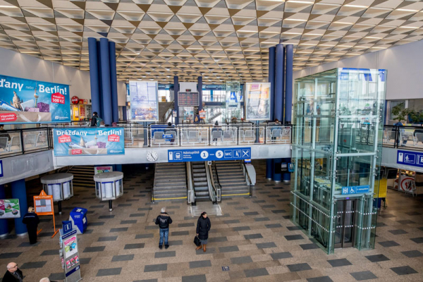Na ostravském hlavním nádraží začne zkušební provoz nových eskalátorů