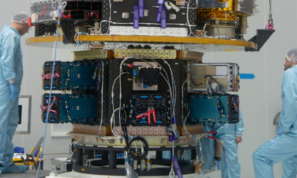 Nové zařízení pro vypouštění družic vyrobené českými firmami míří do vesmíru