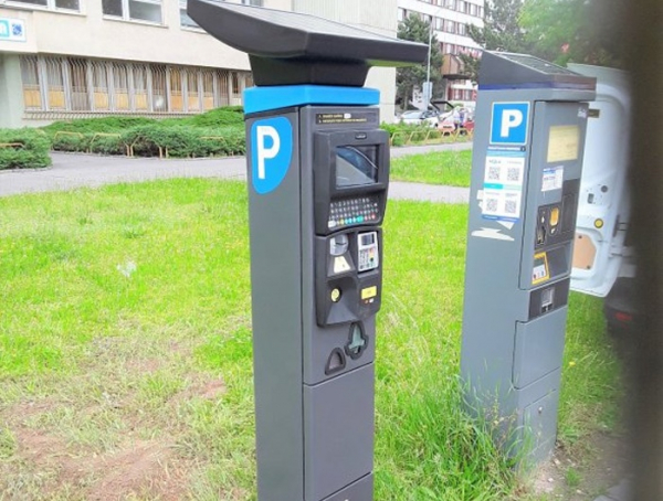 Nové parkovací automaty v Pardubicích budou akceptovat platební karty