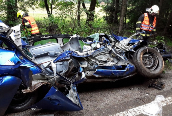 Dvě jednotky hasičů zasahovaly u dopravní nehody osobního vozidla na Pelhřimovsku