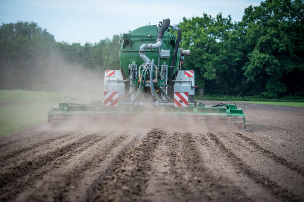 Ministr Toman: Spotřeba pesticidů v České republice za rok 2019 opět klesla