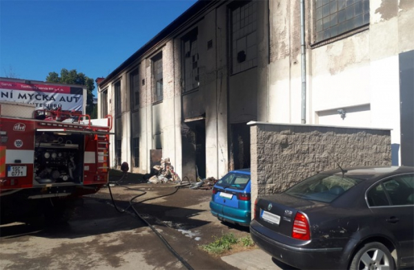 Rozsáhlý požár v bývalé kutnohorské továrně Avia způsobil škodu za 20 milionů