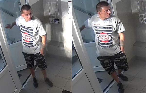 Neznámý zloděj se vloupal do bytu panelového domu v Praze, kde odcizil cenné věci i klíče od vozidla
