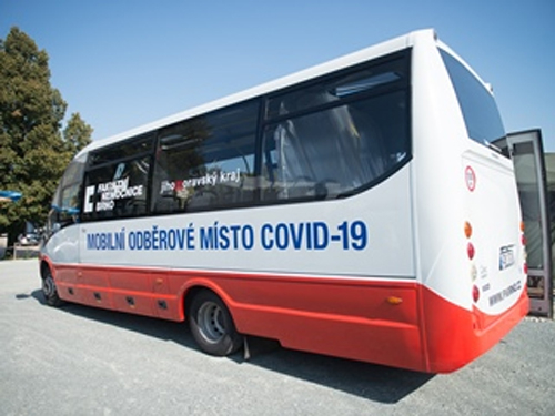 Kraj přispěje Fakultní nemocnici Brno na provoz mobilního covidového busu