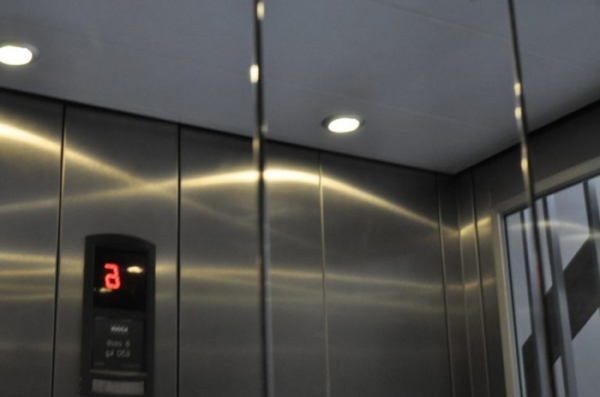Česká obchodní inspekce kontrolovala bezpečnost výtahů, u 17 z nich zjistila nedostatky