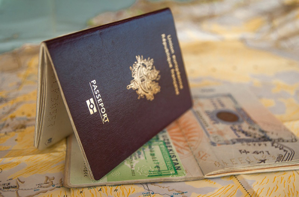 Cestování nesezdaných párů je nově možné i z vízových zemí