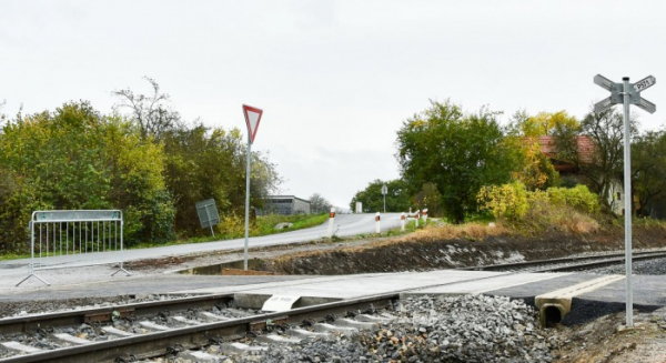 Správa železnic opravuje lokálku mezi Zadní Třebaní a Lochovicemi