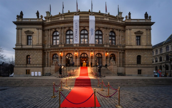Předávání ceny Český lev, které se uskuteční 6. března, letos symbolizuje pohled do prázdného kina