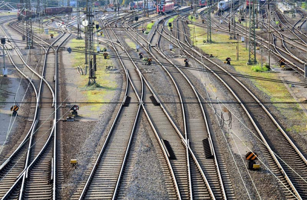 V letošním roce plánuje Správa železnic zrekonstruovat na 200 přejezdů a 114 nádražních budov