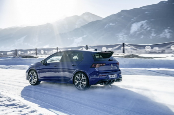 Volkswagen: Nový Golf R stanovuje svými výkony měřítka