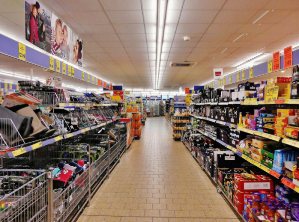 V supermarketu koupíte ve slevách nejen potraviny ale třeba také kosmetiku