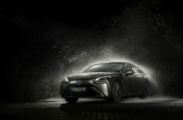 Toyota Mirai - první auto na vodík, které se začalo prodávat na českém trhu