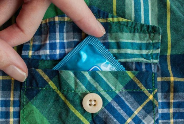 Používáte při sexu kondom? A víte, jak ho správně nasadit?