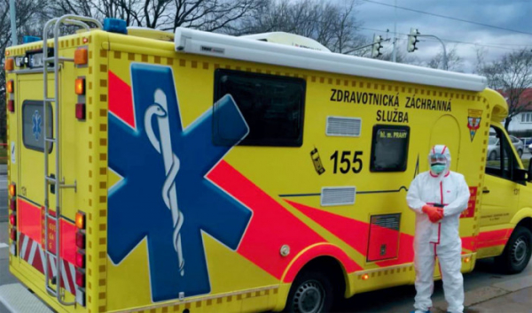 Už třetí týden mají pražští záchranáři denně méně jak 50 pacientů nakažených covidem-19 