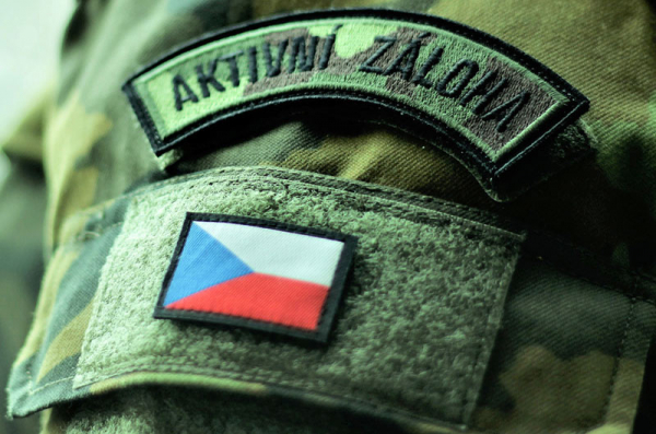 Armáda povolá vojáky v aktivní záloze, budou pomáhat v Praze