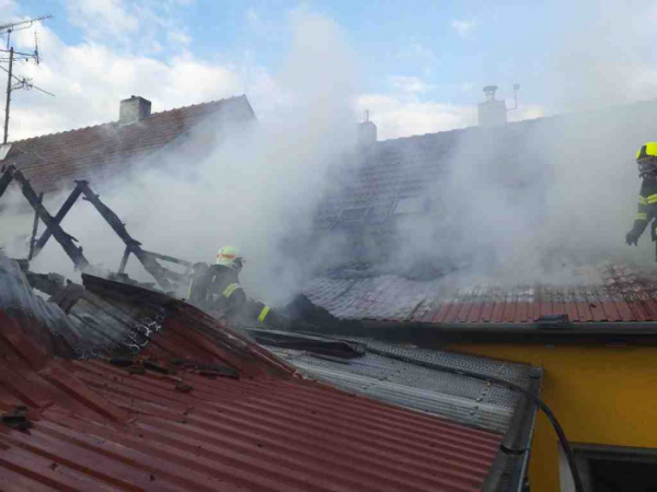 Požár střechy domu v Mutěnicích způsobil škodu za dva milony