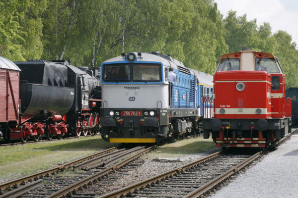 Desítky historických kolejových vozidel ČD přechází do sbírek Národního technického muzea