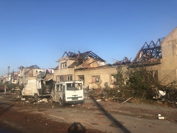 Ničivé tornádo na Břeclavsku a Hodonínsku má za následek oběti na životech a miliardové škody