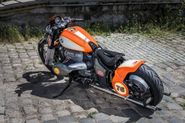 Unikátní česká přestavba motocyklu BMW R 18 ve stylu a podle pravidel americké závodní asociace AMA