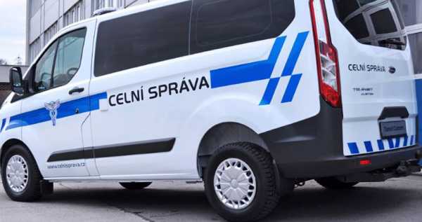 Pražští celníci obdrželi speciální vozidlo pro detekci a kontrolu drog