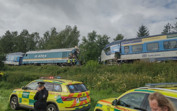 Nemocnice přijala po střetu vlaků 11 raněných. Hospitalizovaní zůstávají dva