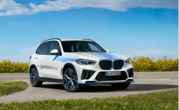 Návštěvníci veletrhu IAA Mobility 2021 si budou moci vůbec poprvé vyzkoušet BMW iX5 Hydrogen v akci