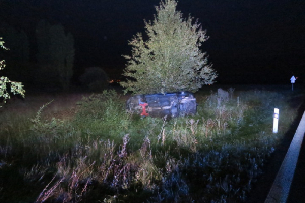 Na Plzeňsku se vlivem nepřiměřené rychlosti zranilo v jedoucím automobilu 5 mladých osob 