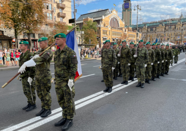 Čestná stráž AČR se představila na přehlídce k výročí nezávislosti Ukrajiny