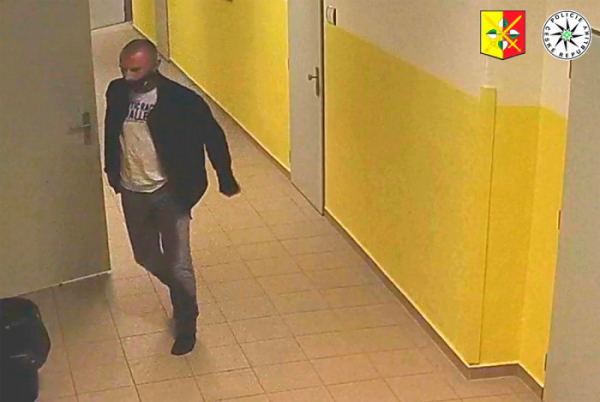 Neznámý zloděj ukradl ve sportovním areálu školy v Praze 9 horské kolo za více než 10 tisíc korun 