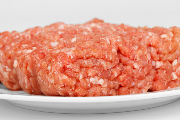 Veterináři nařídili řetězci Lidl stáhnout skoro 17,5 tuny vepřového masa z Polska 