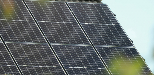 Na dvanáct schválených fotovoltaických elektráren dostanou žadatelé dotaci 71 milionů korun