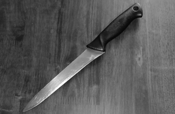 V Sedlčanech na Příbramsku napadl 14letý chlapec nožem své dva spolužáky