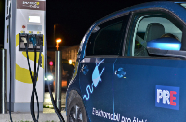 Pražská energetika otevírá elektromobilní dveře do zahraničí