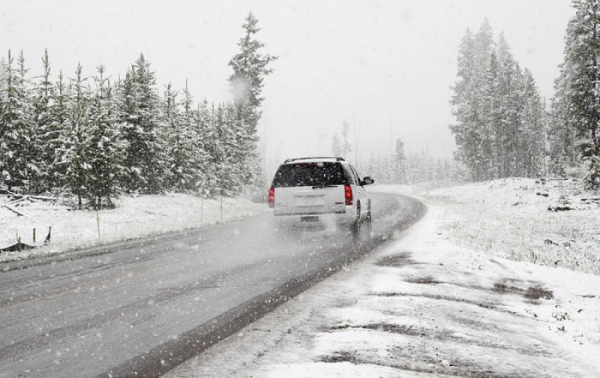 Zimní sezóna začíná, řidiči by na ni měli být připraveni