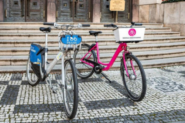 Praha vypisuje veřejnou zakázku na trvalé zapojení sdílených kol do služeb veřejné dopravy